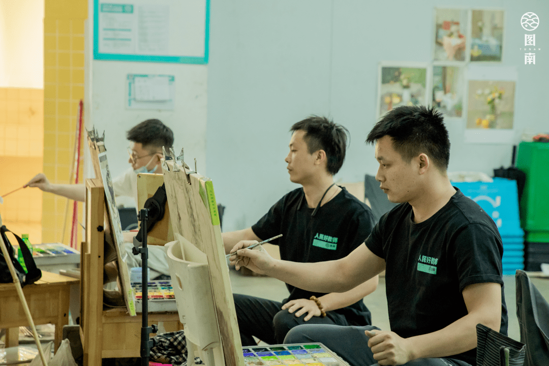 图南画室管理层会议深刻贯彻图南价值观用心对待每一位学生