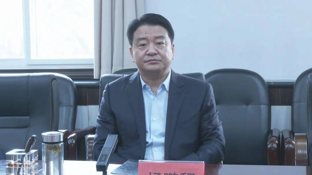 杨鹏程指出,劳模不仅是荣誉,更是责任与担当.