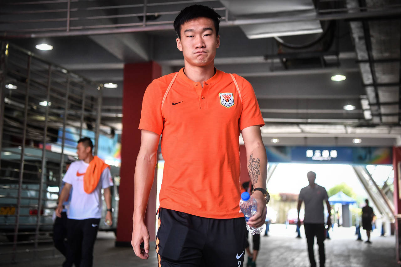 回到梦开始的地方大连人球员郑龙转会青岛海牛