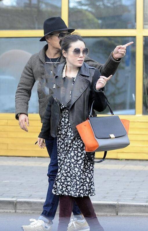 穿印花裙简约不失优雅,意外撞脸宋慧乔_造型_王瑾_齐刘海