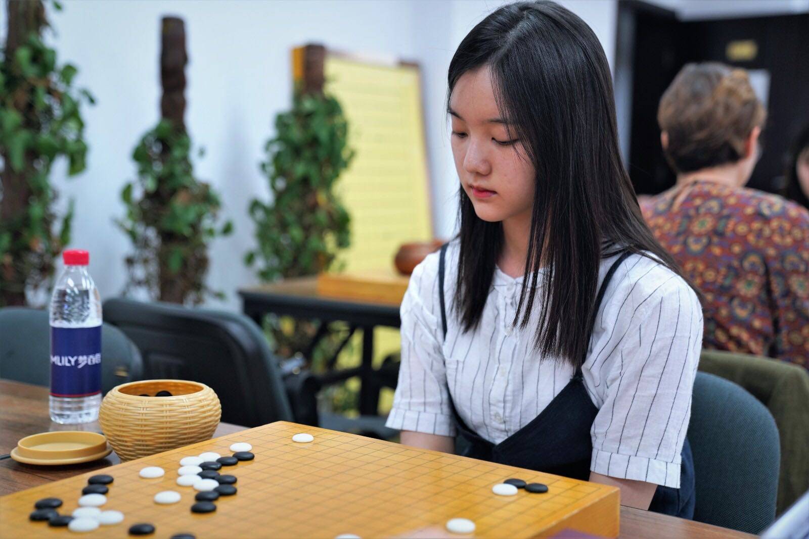 29 | 祝俞俐均等棋手生日快乐_九段_围棋_定段