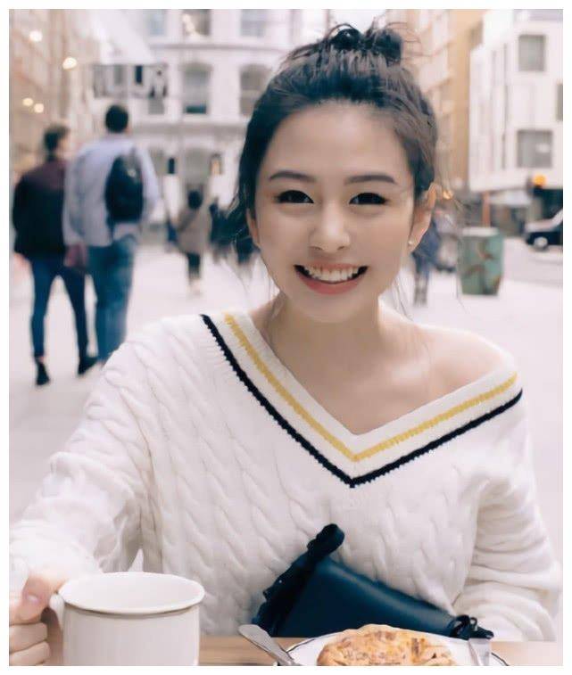 有一种基因叫邱淑贞女儿,17岁就比妈妈还美,少女感十足_沈月_气质_穿