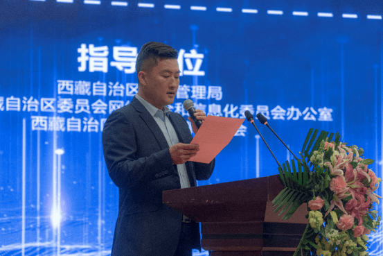 图为西藏互联网协会秘书长彭坤在讲话(4月29日摄).