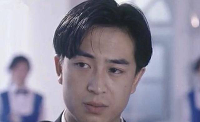 年轻时的张嘉译长得像肖战网友以为开玩笑不料晒出照片被打脸