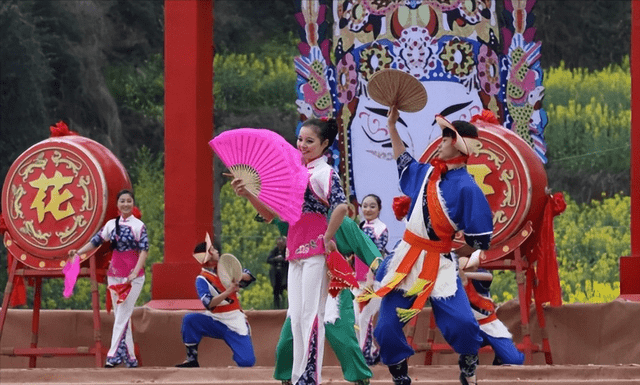 姜城开夜市烟火满芦山