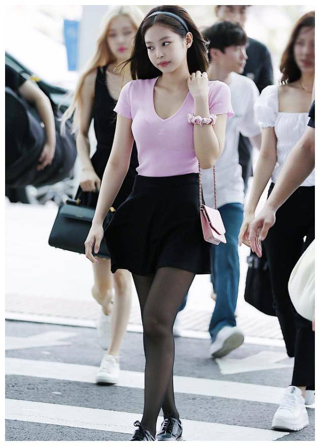 看清楚这款与腿融为一体的芝麻袜显腿粗还有点土女生别买