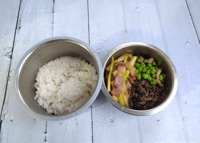 江西90后男人每天带饭上班被同事吐槽太寒酸分享出来馋哭网友