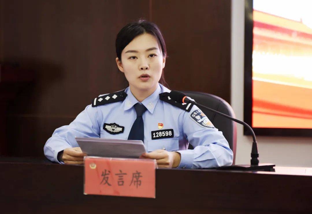 靖江市公安局举行"崇廉尚法话成长,唯勤唯实向未来"青年民警座谈会