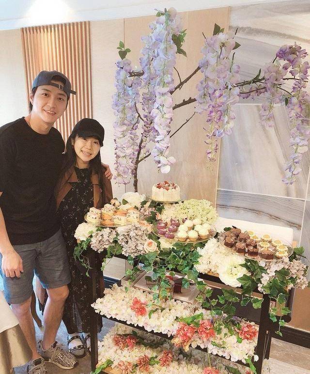 福原爱微博晒二胎照片,眼睛与母亲一模一样,鼻子嘴巴酷似江宏杰_乒乓