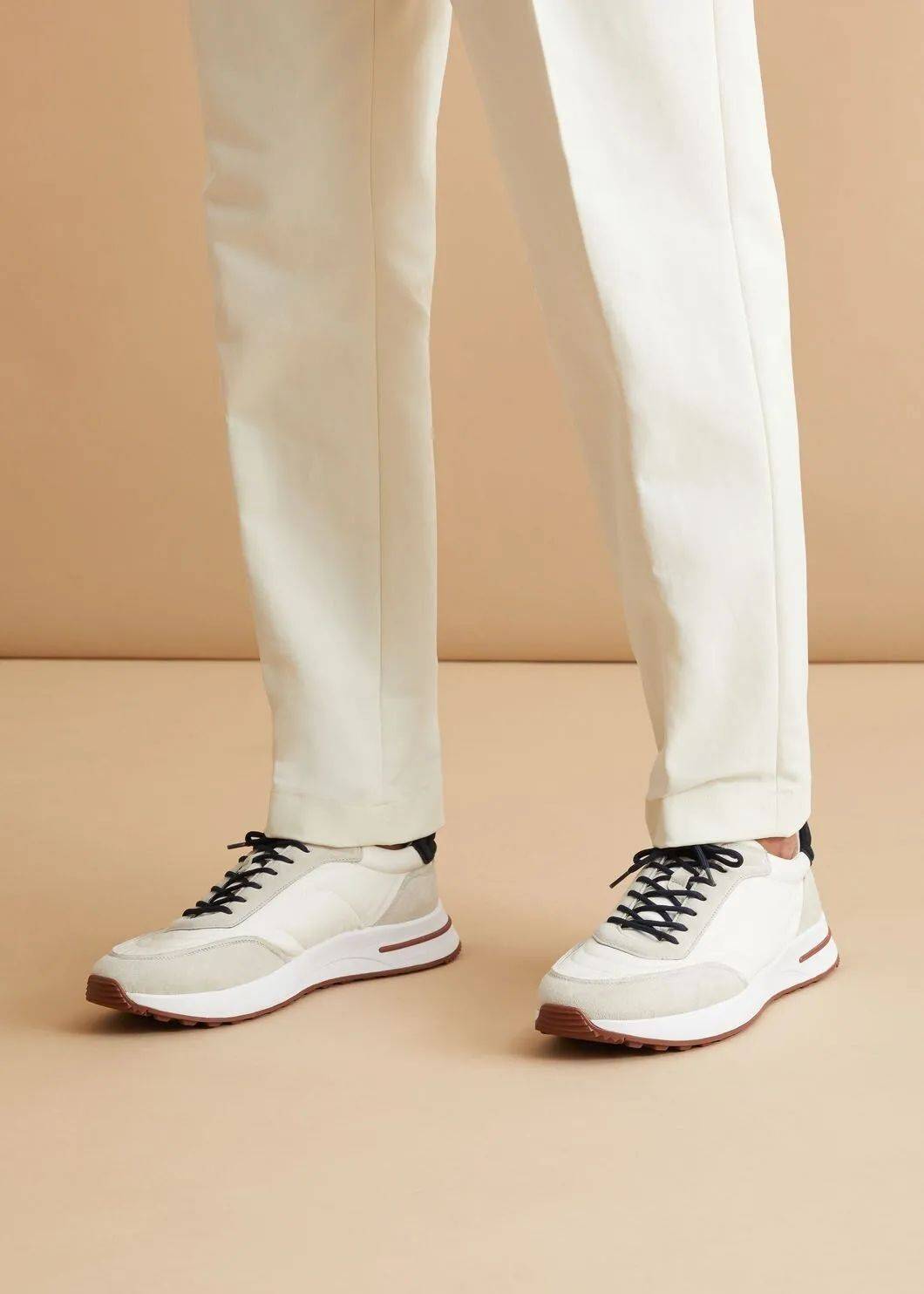 一个人的品位与实力,都藏在这双loro piana白底鞋里_富豪_低调_鞋子