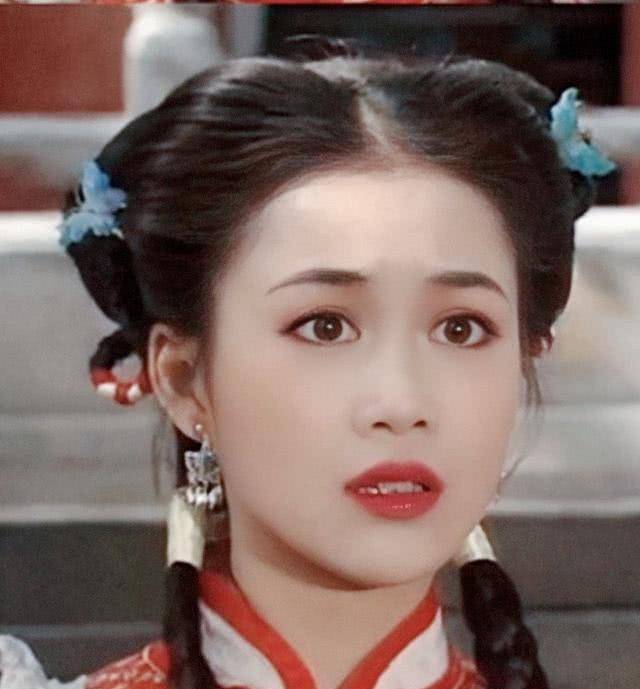 原创古装皇后梁小冰穿裙子跳舞卖萌51岁依然美如少女