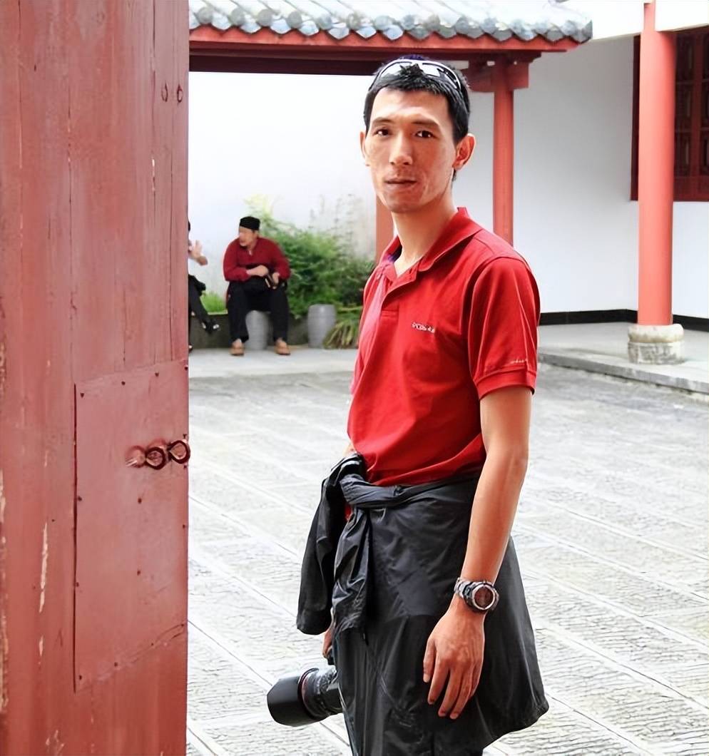 张一轩瓷画将美学融入瓷画的独特艺术