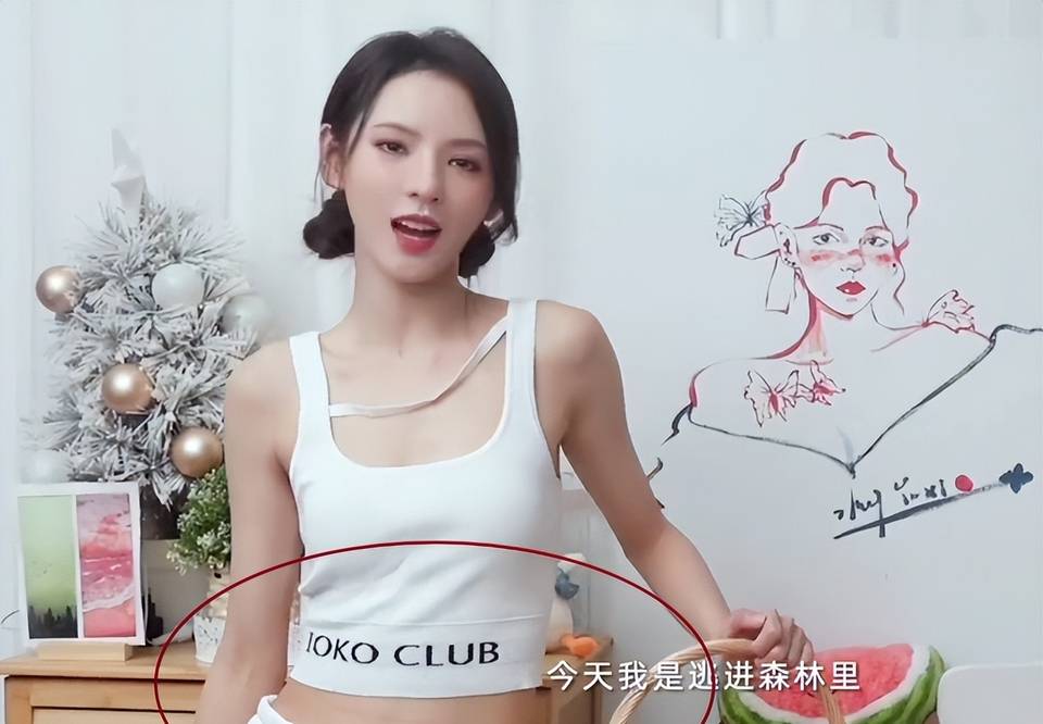 原创张予曦漏背裙分享拍照技巧太瘦撑不起衣服腹肌明显惹人羡