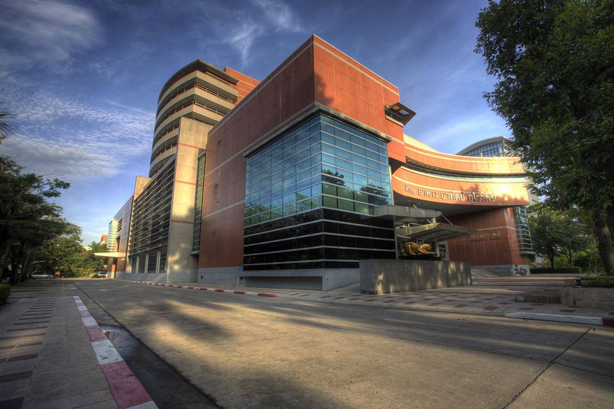 院校推荐泰国专业设置最多的一所综合性大学兰实大学