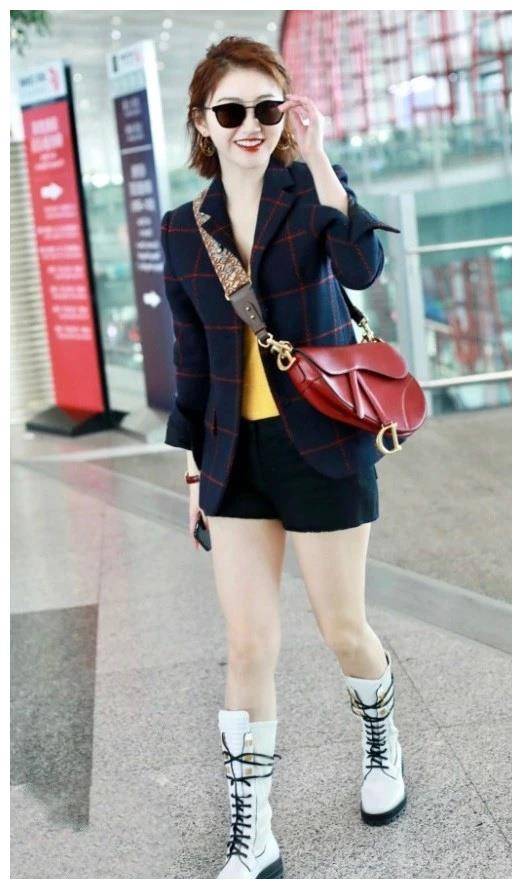 原来穿膝盖以下10公分的鞋子,是最显矮的,不信你看景甜就知道_穿着