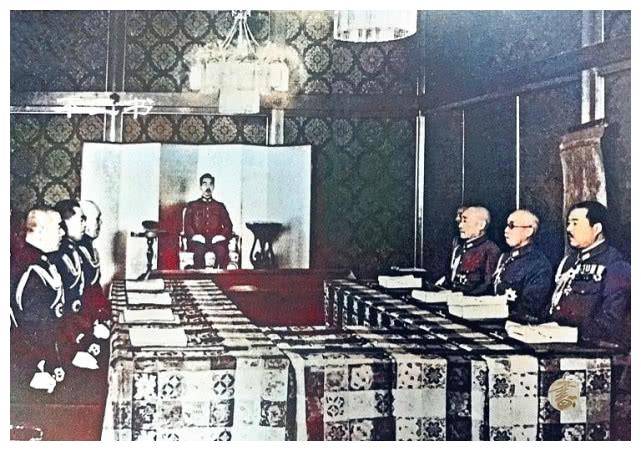 原创老照片二战镜头下的日本天皇裕仁阅兵之景展现彼时日本的疯狂