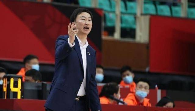 李京龙将再投奔父亲,辽篮老将或转型执教_刘志轩_教练_广厦