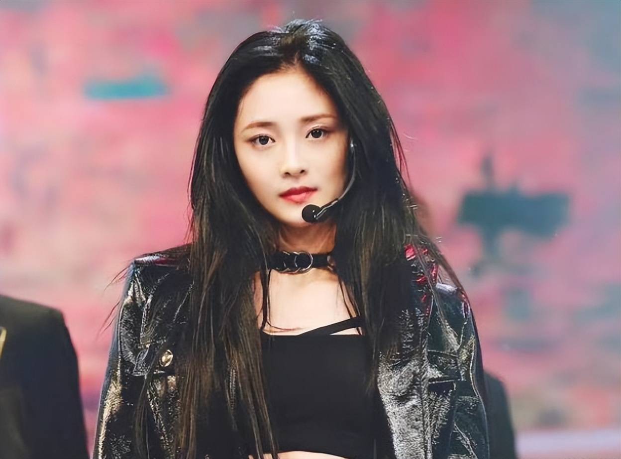 周洁琼新剧造型只能看精修图,长相也只适合当爱豆_表情_演技_脖子