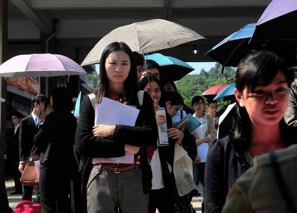 原创2022年找工作太难了卷得我想哭一女大学生含泪吐露心声