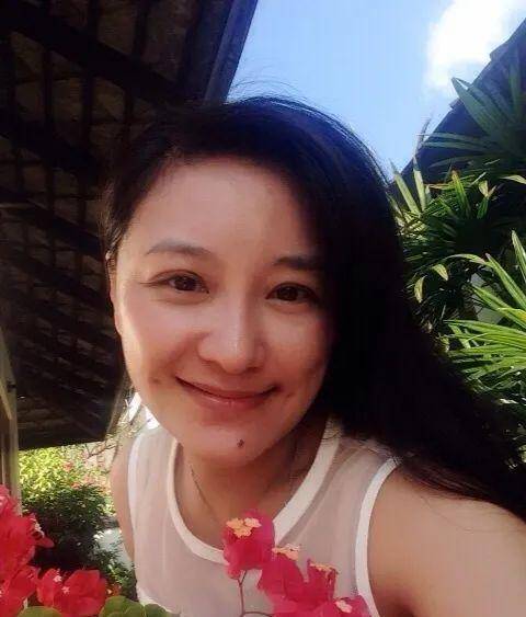 有种"感恩"叫滴水之恩涌泉相报,姐姐帮其成名,她给姐姐还愿_贾玲_贾丹