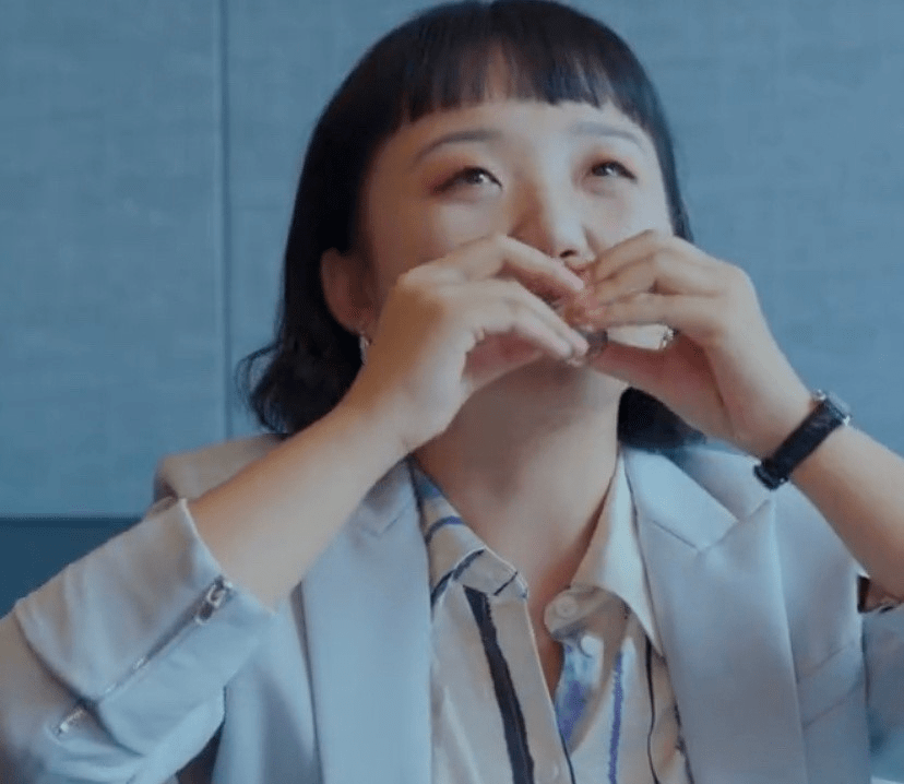 "吃了外貌的反向红利""长了张放心的脸""让人烦心的永远是工作以外的