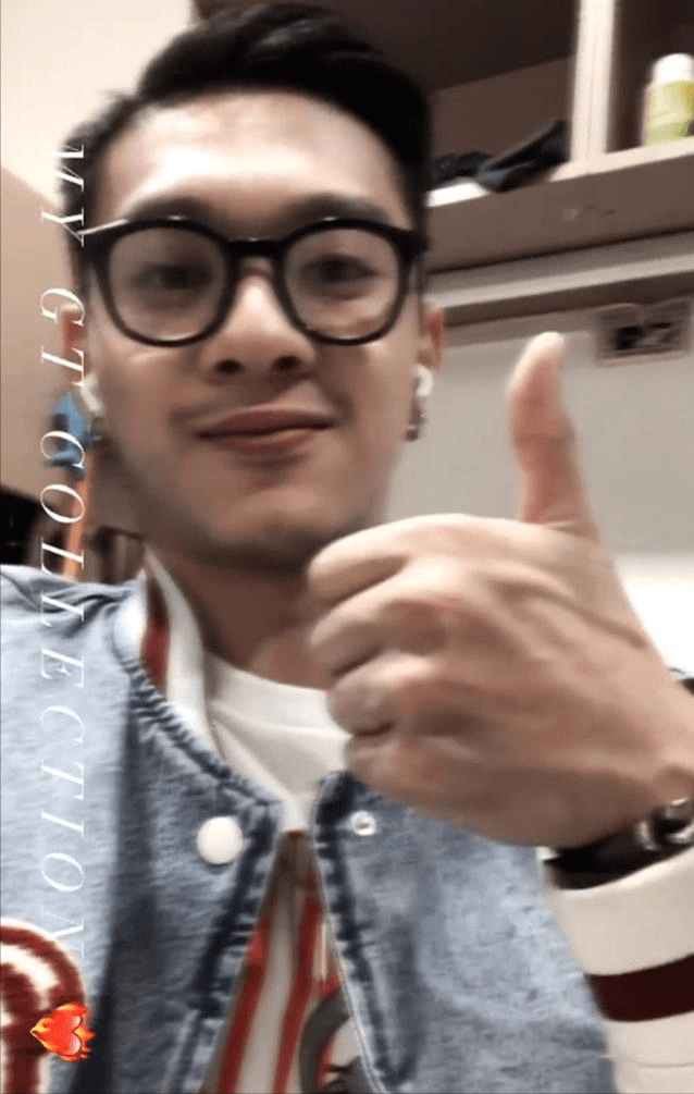 邱煌炜的近照穿搭:形象大变,穿衣风格却依旧发型作