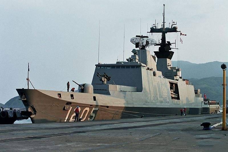 细看对岸海军4驱22护加4艘潜艇具备一定区域防空能力