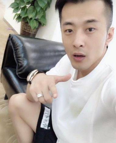 知名网红爆料辛巴和时大漂亮解约,网友:早该如此!_徒弟_直播_燕窝