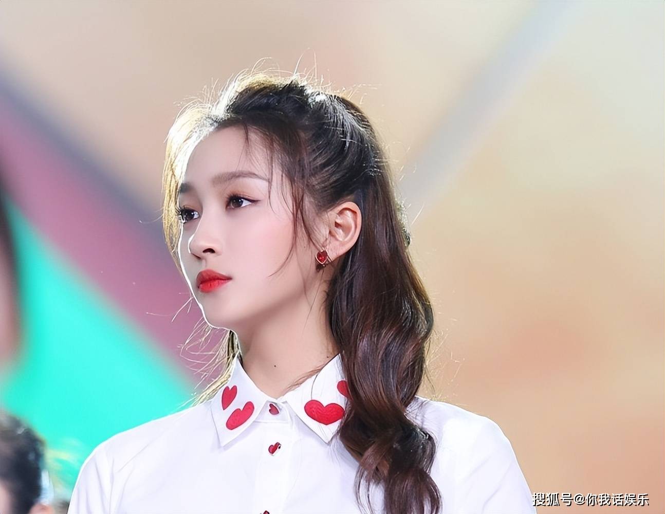 男女艺人合唱,肖战王一博周深等艺人没来_演出_王俊凯_关晓彤