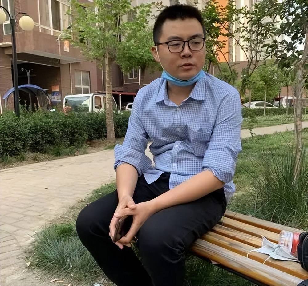 寻找威威时,舅舅开车带着姚爸从开封跑去驻马店,一次次联系,一次次