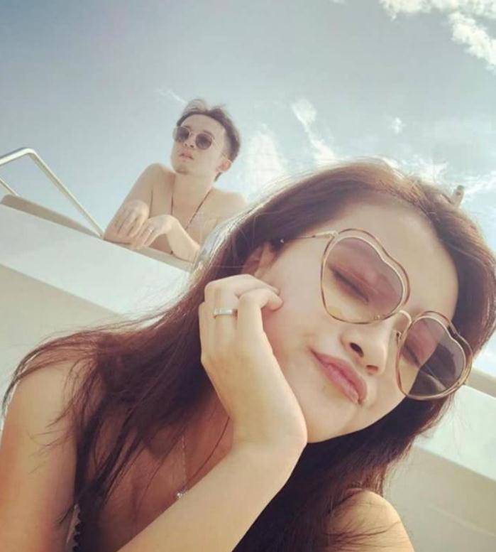 同样是生孩子 赵丽颖32 孙怡24 叶一茜23 21岁的她成人生赢家 年龄 时候 女明星