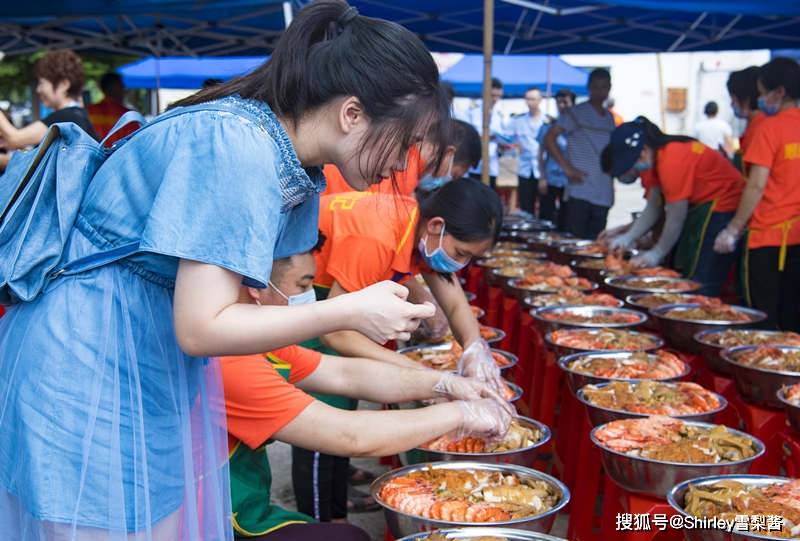 广州“隐形土豪”们的年度盛宴，曾豪摆1800桌，九菜一汤吃点啥？