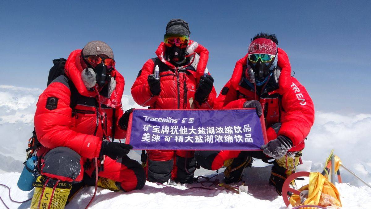 8848.86米！2022矿宝珠峰登山队成功登顶_手机搜狐网