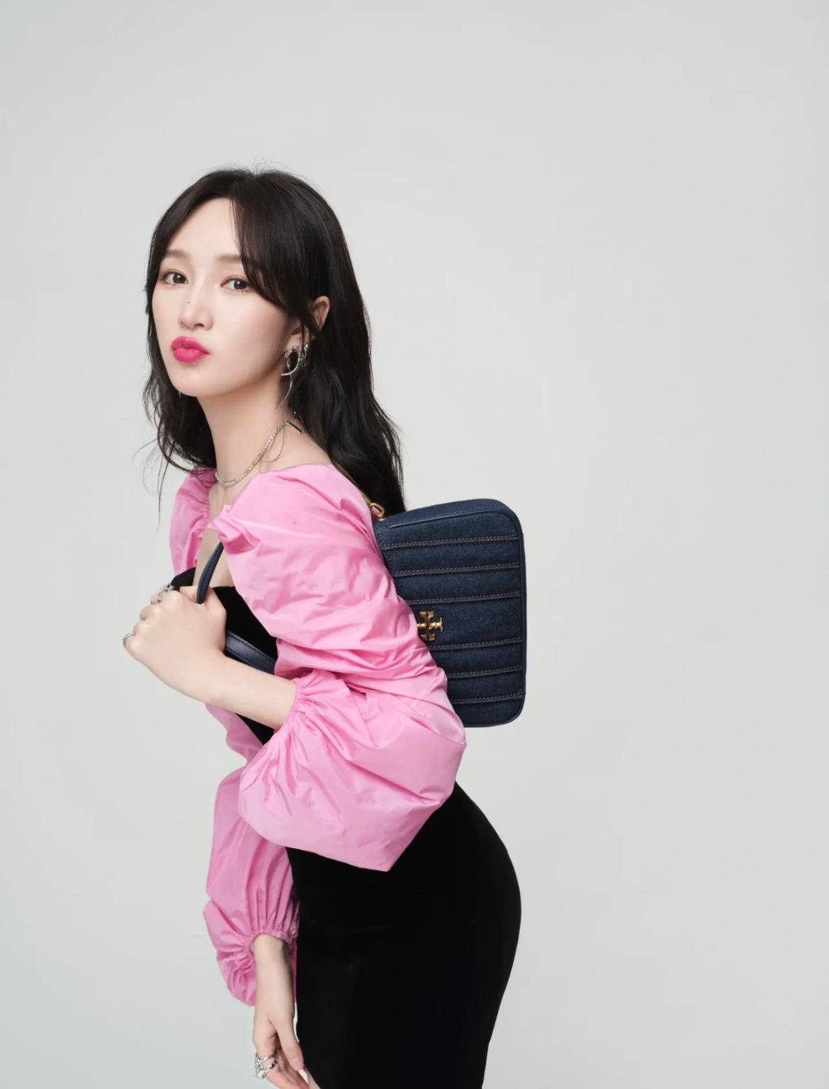 67孟佳和阚清子撞衫一个灵动时尚一个甜酷潮流她演绎的最精彩