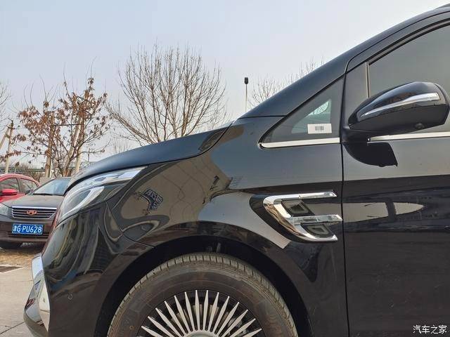 奔驰威霆改装翼子板转向灯,鲨鱼腮造型,流线运动,为安全加码