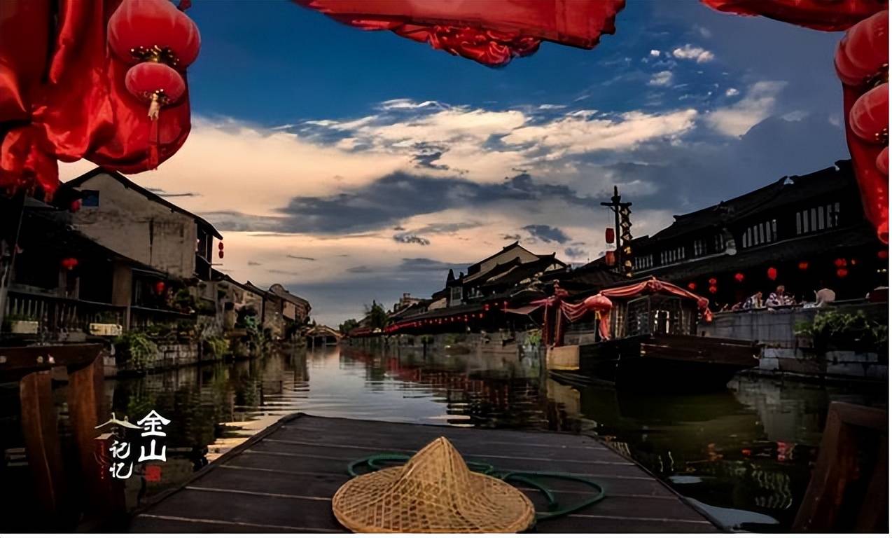 这条界线早已经被抹平,唯有枫泾黄酒,在一个又一个的历史故事中传承