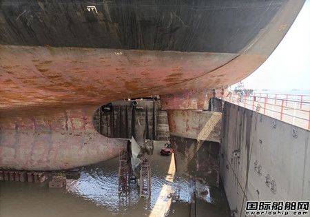 毫米级精准坐墩这家船厂满分通过msckalina轮进坞大考