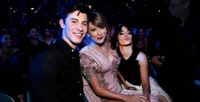 可惜卡妹不久后便迎来了初恋,和austinmahone(奥斯汀·马洪)开始恋爱