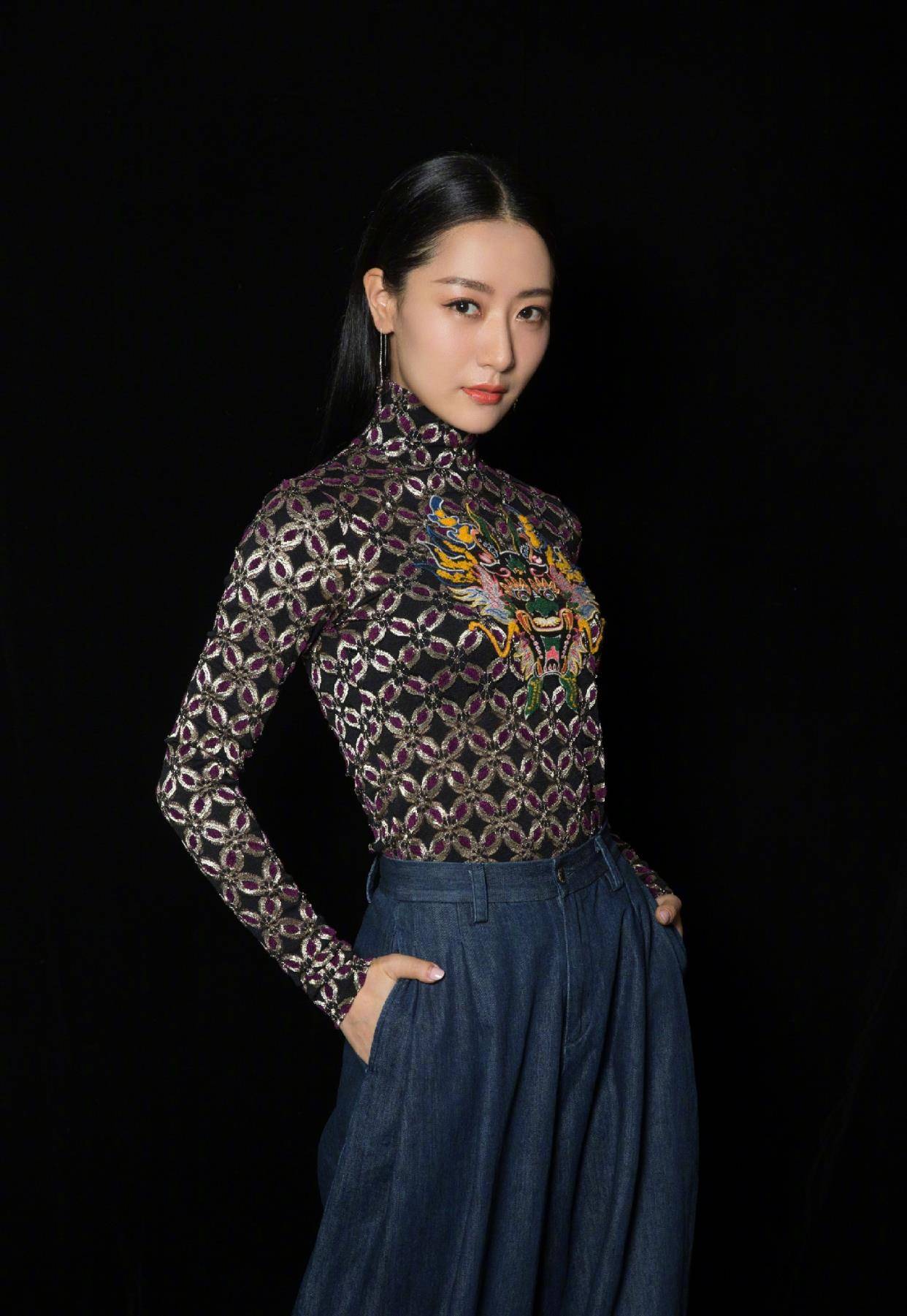 原创白冰长发披肩一个超有古典气质的美女