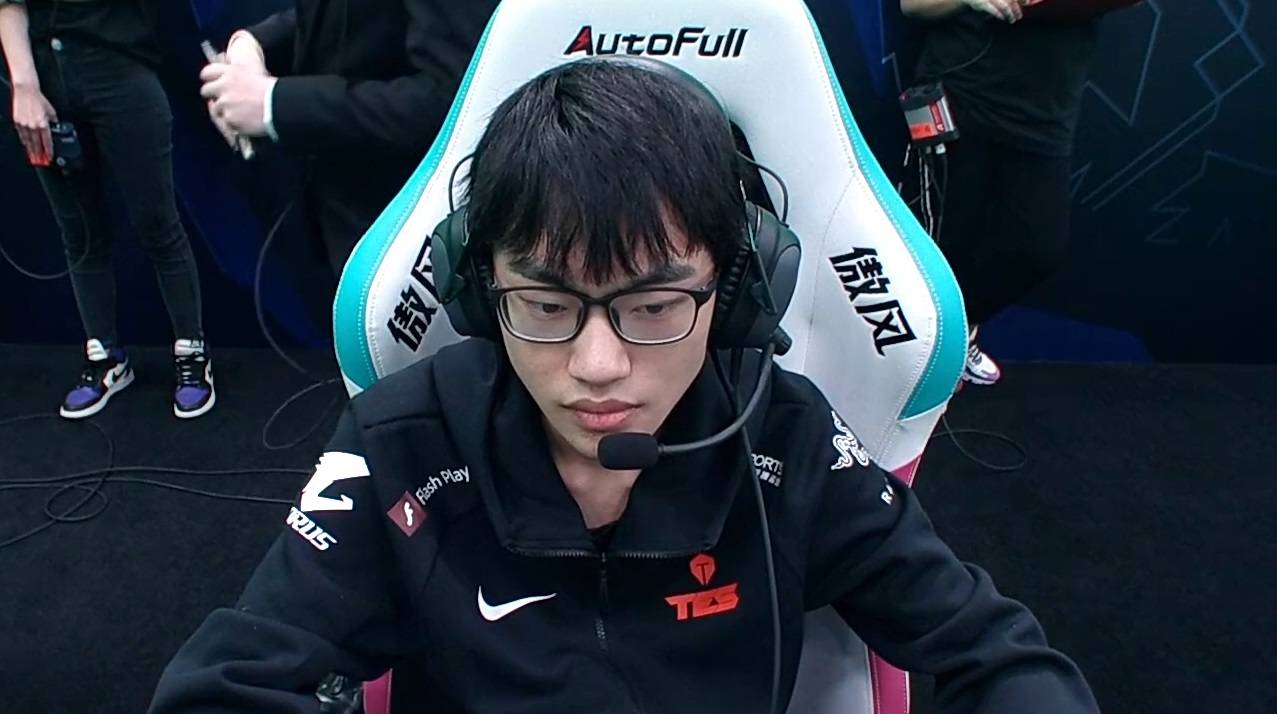 比小虎更严重!knight选手现状悲惨,大量粉丝开骂,本人心态炸裂_事情_