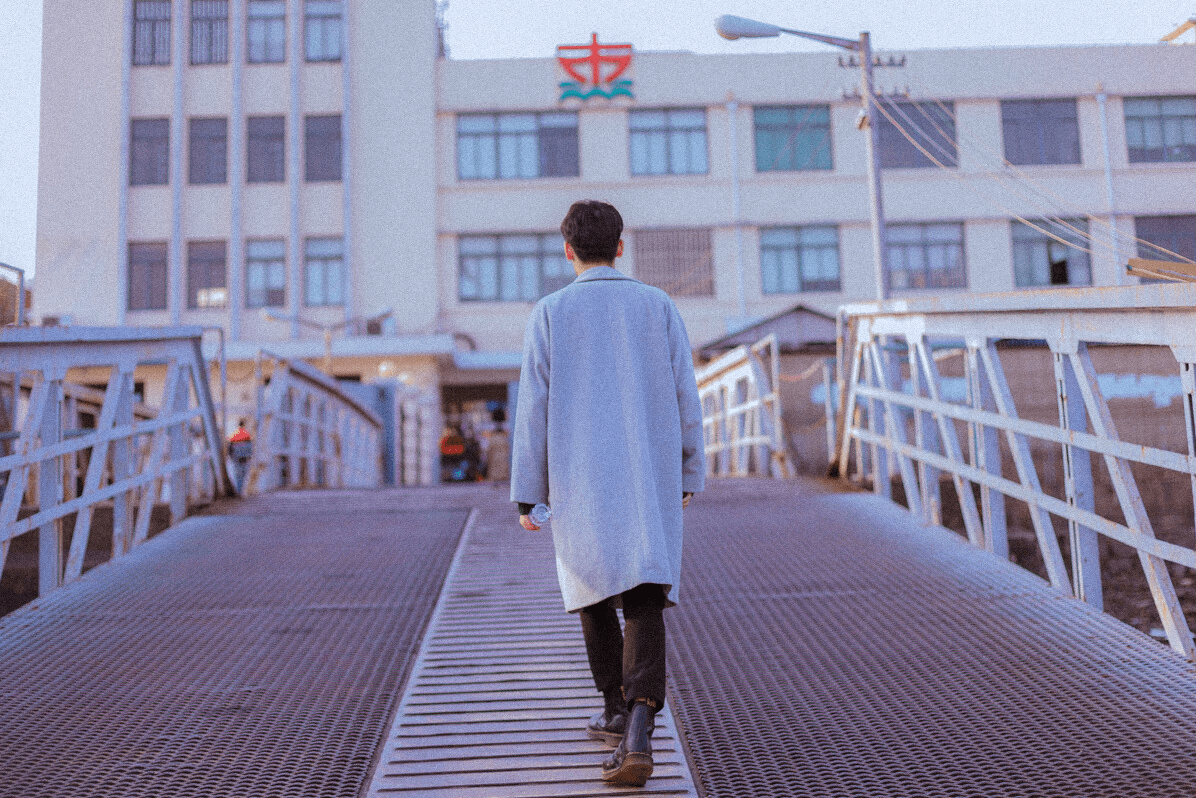 原创男生拍照12个拍照姿势可以摆阳光帅气又好看