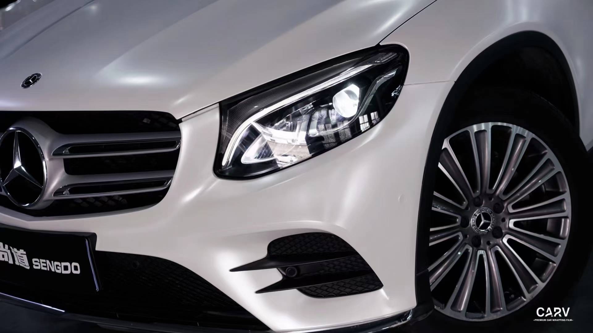 奔驰glc卡孚改色膜电光金属白