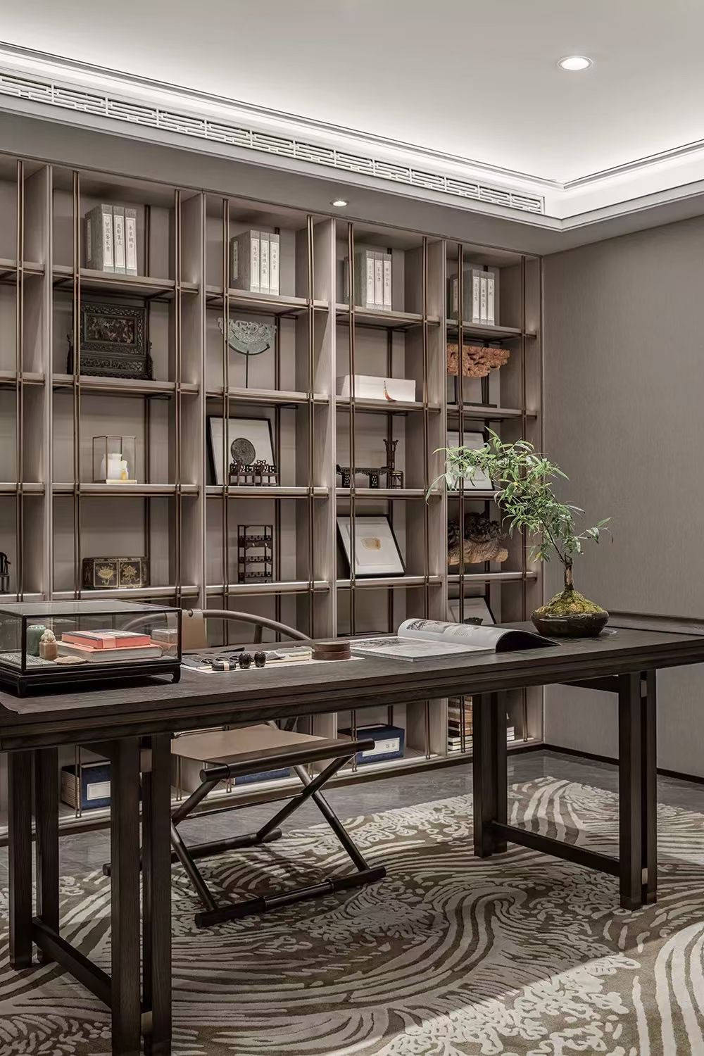 书房的挑空天花及墙面栅格互连,采用仿天光处理,烘托明朗,通透的感觉.