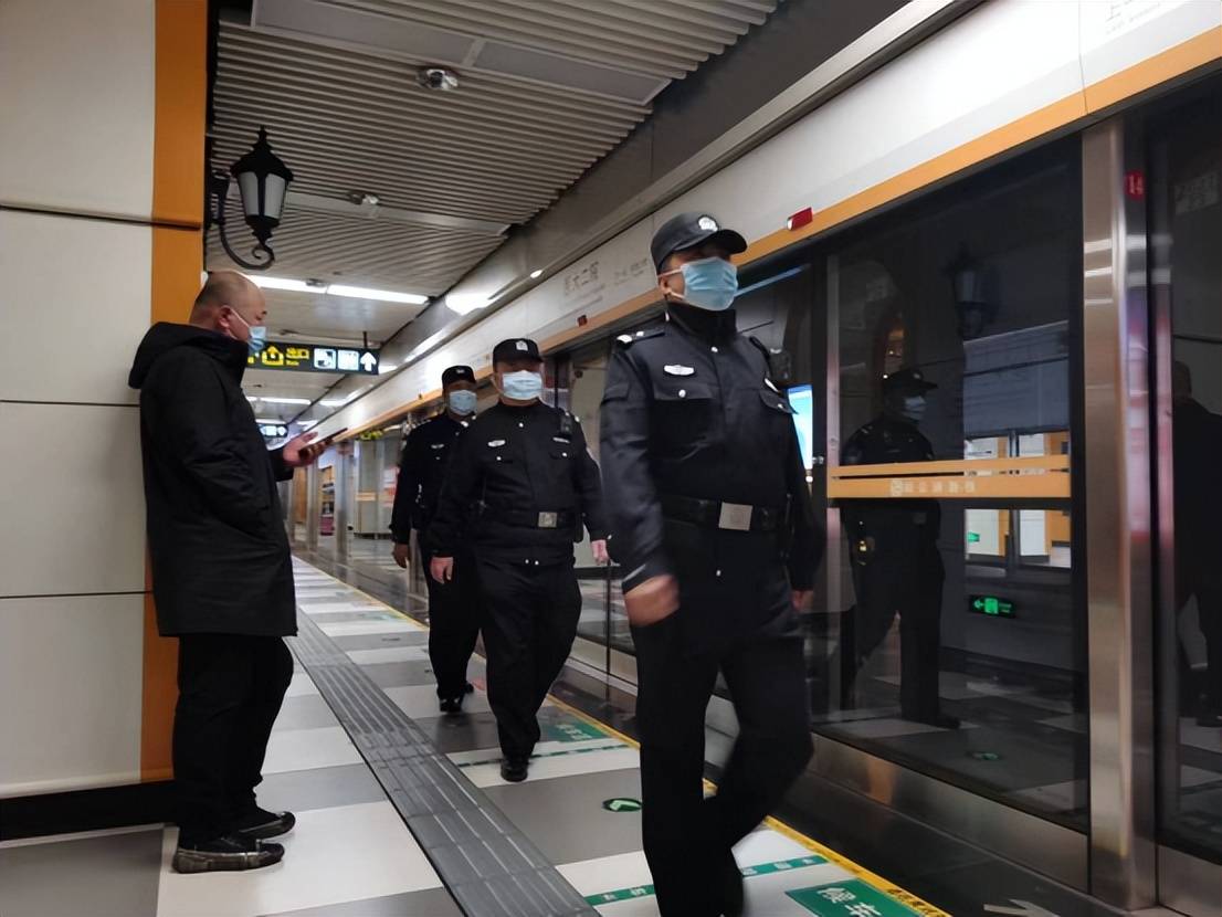 冰城公安护航全市地铁安全恢复运营首日秩序平稳顺畅
