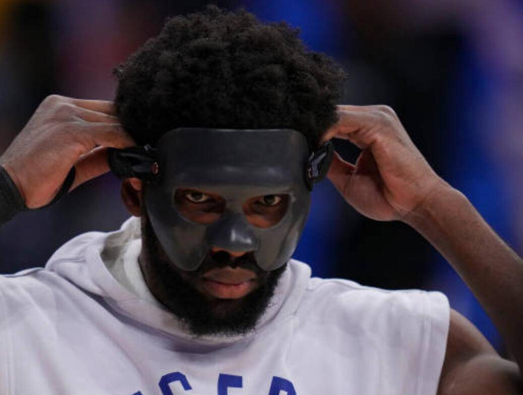 恩比德戴面具复出细节曝光,眼眶骨折仍肿胀,重伤挡不住他_热身_首发