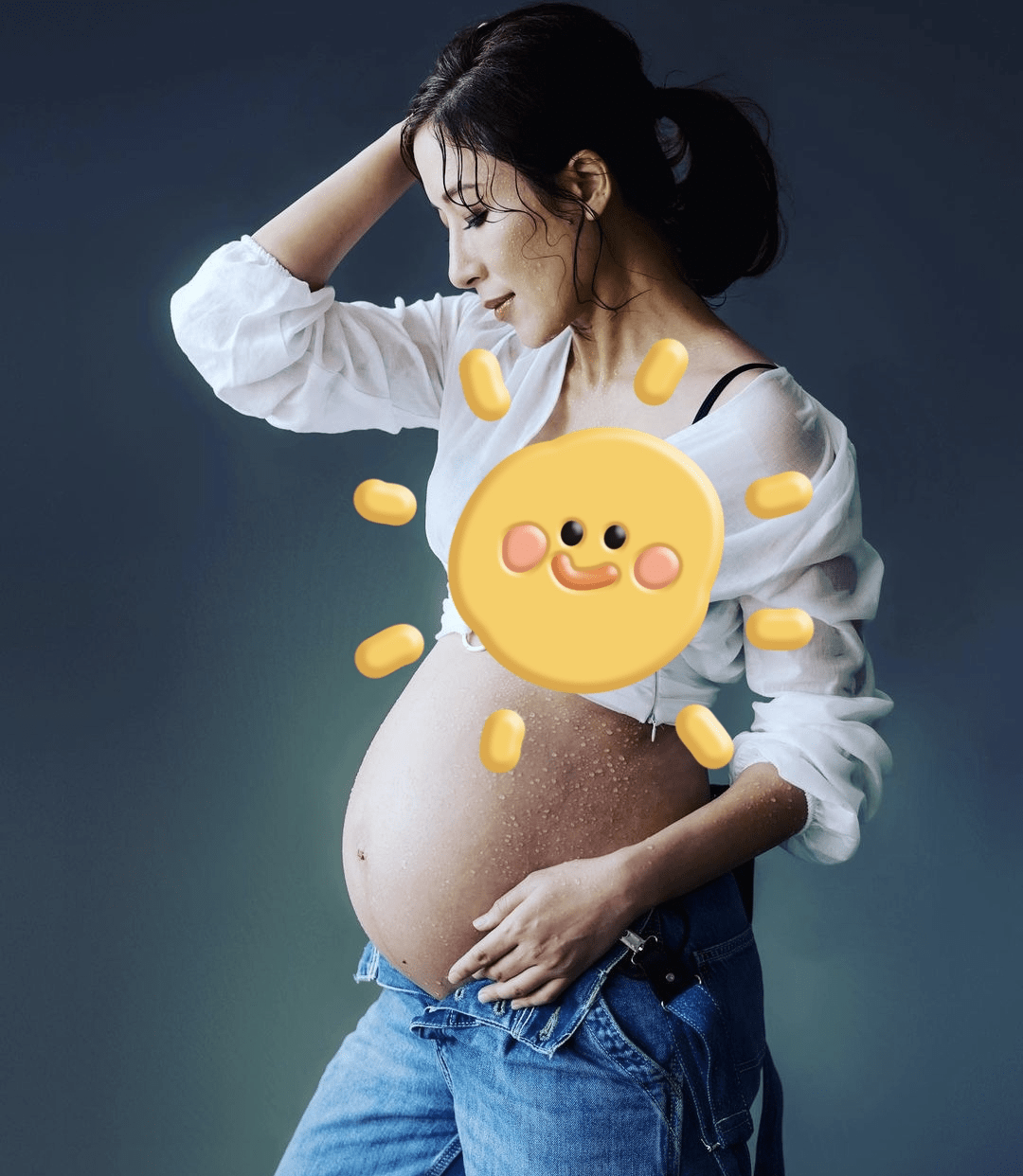 杨怡母亲节分享孕肚照晒祖孙三代婆婆罕见出镜年轻不输儿媳