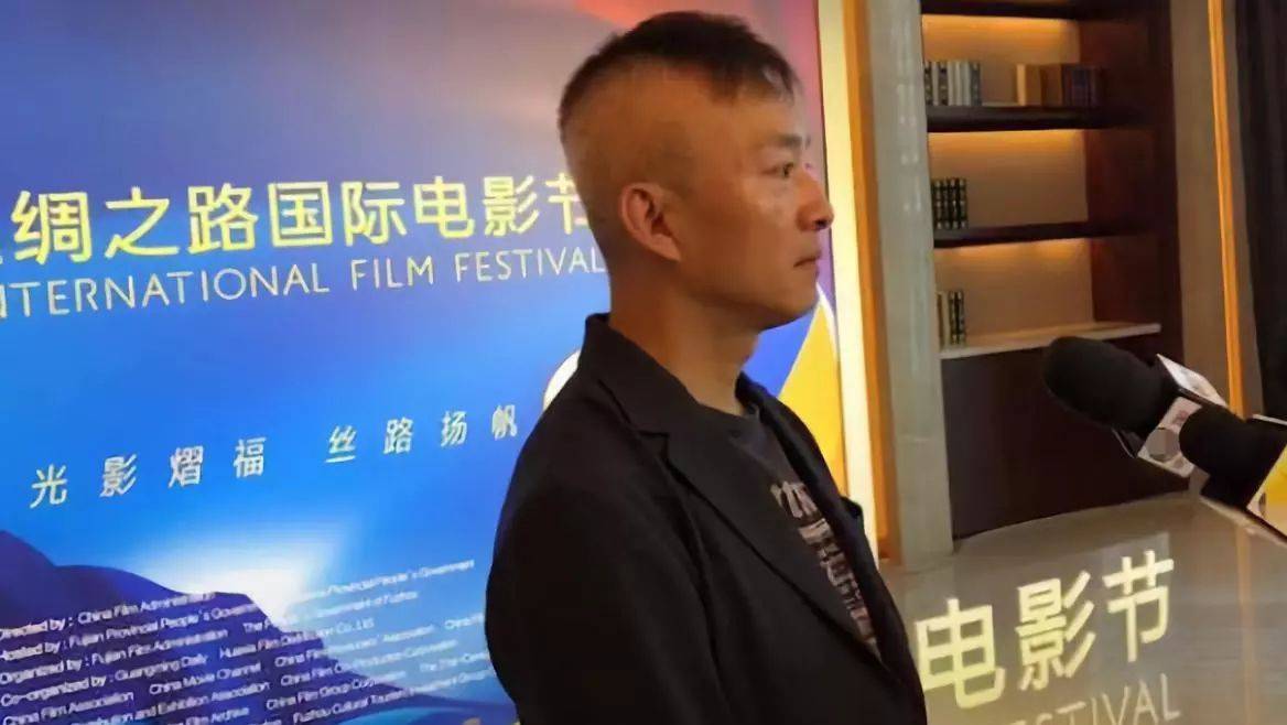 51岁前央视主持人亚宁近照,多年之后,虽满头白发还是那么的帅_类节目_北京_事业
