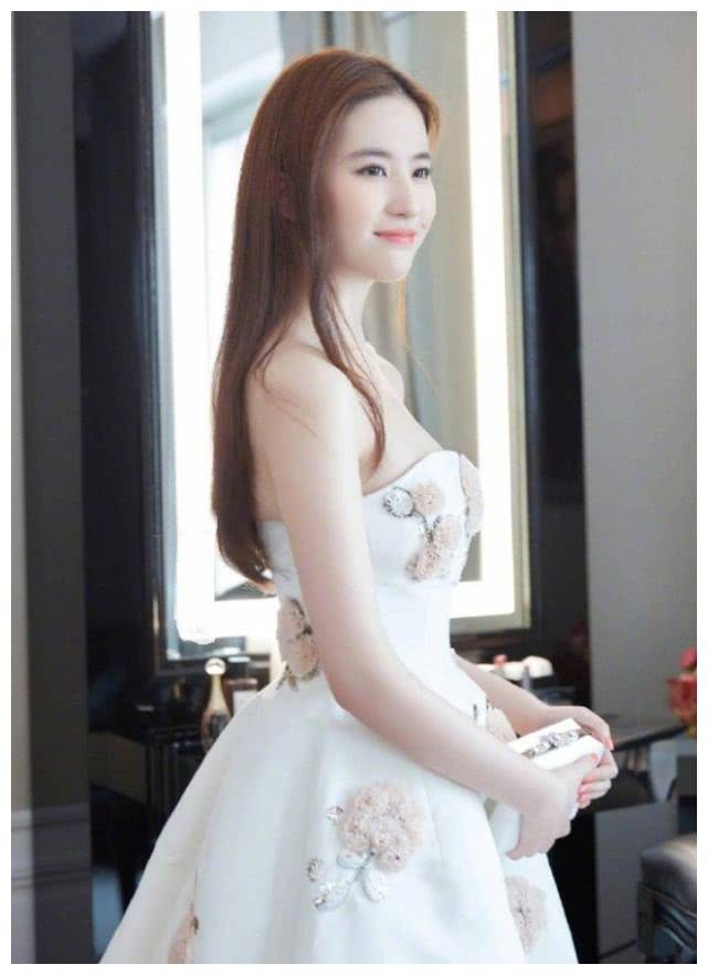 原创有种时尚叫刘亦菲瞎穿神仙般的气质颜值衣品却一言难尽