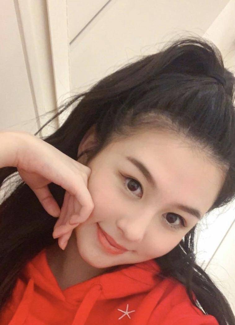 最美星二代沈月晒近照获网友激赞靓样似足妈妈邱淑贞