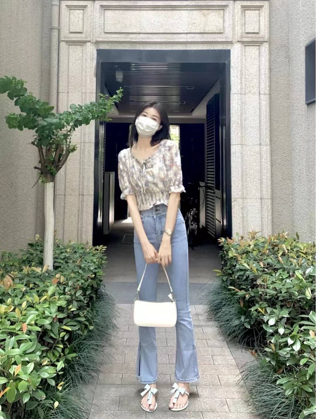 碎花上衣搭配什么裤子鞋子好看